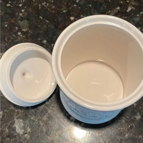 New TAWCHES Airtight Flour Ceramic Canister For Countertop Or Pantry - Picture 3 of 4